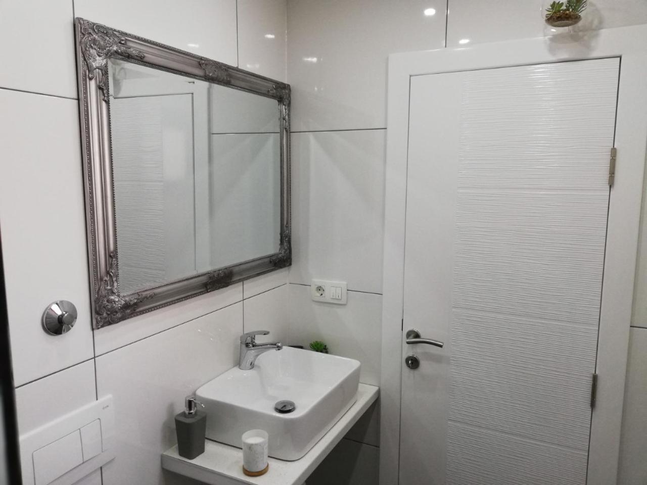 Moonlight Visoko Apartment Bagian luar foto